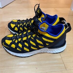 Nike Men's Black and Yellow Athletic Shoes